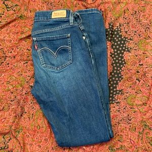 Dark wash Levi’s Jeans